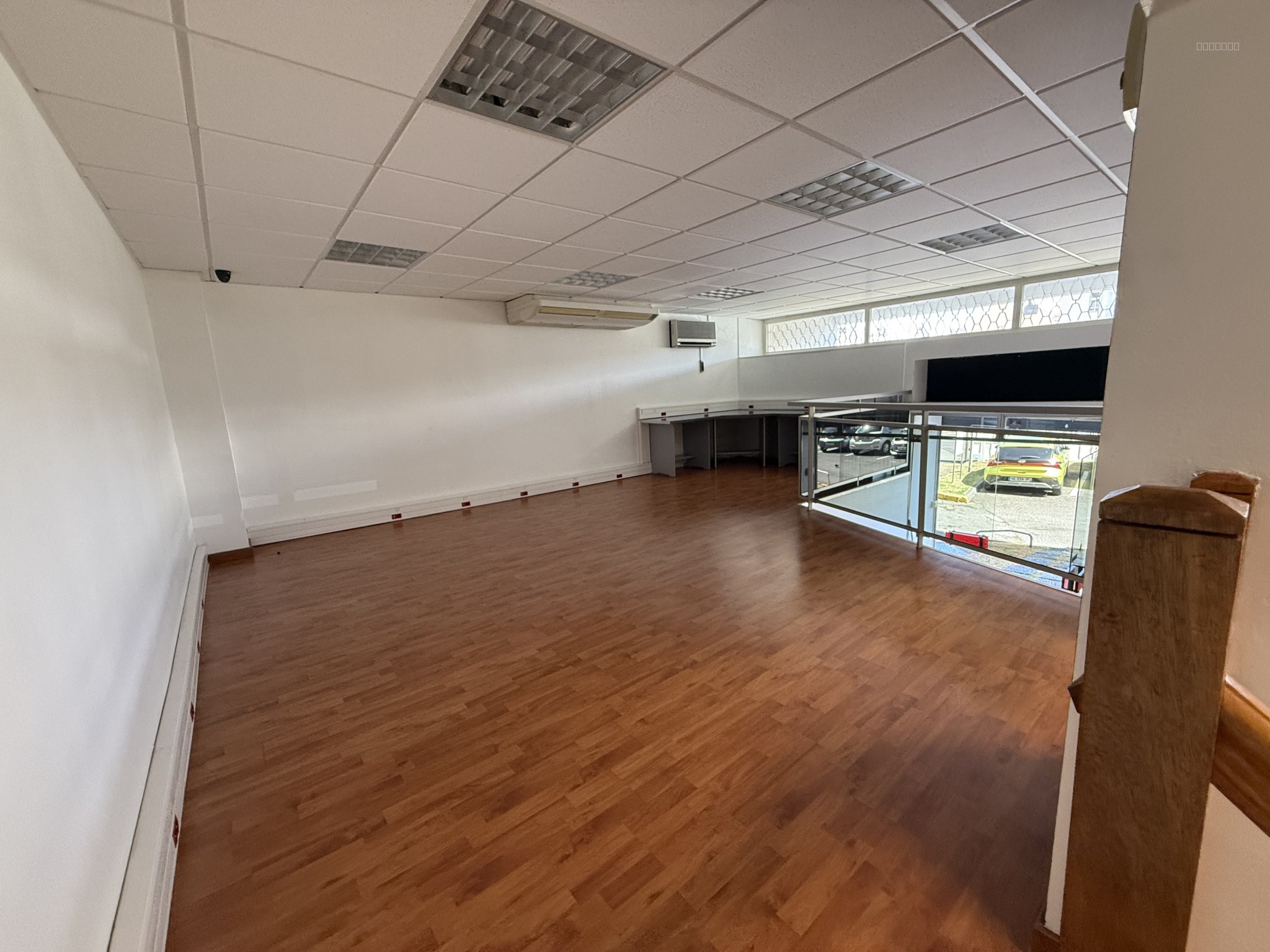Local 110 m2 rue Général de Gaulle Saint Denis avec 3 parkings — photo 3
