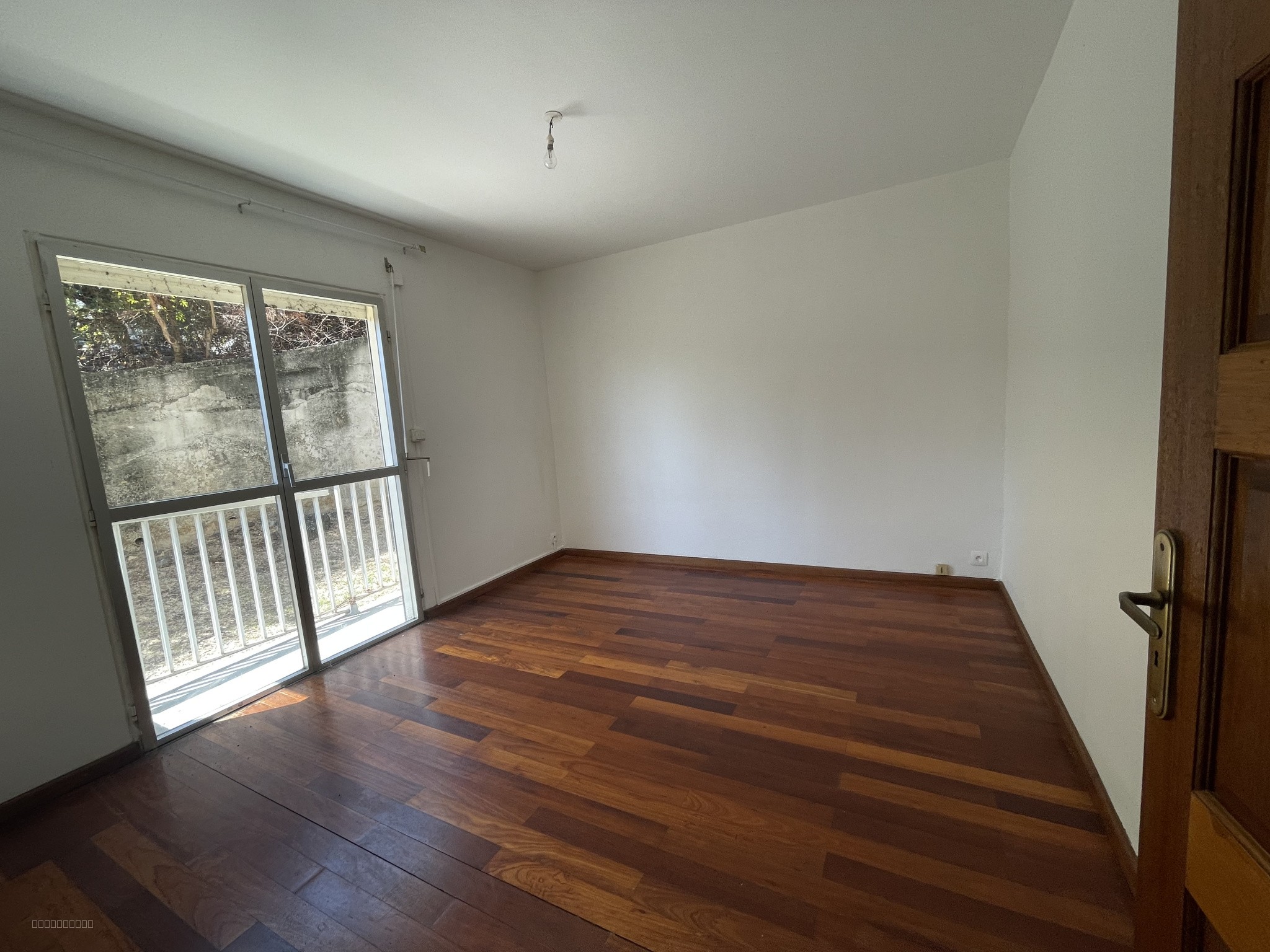 F4 de 94 m2 plus terrasse sur Saint Denis — photo 4
