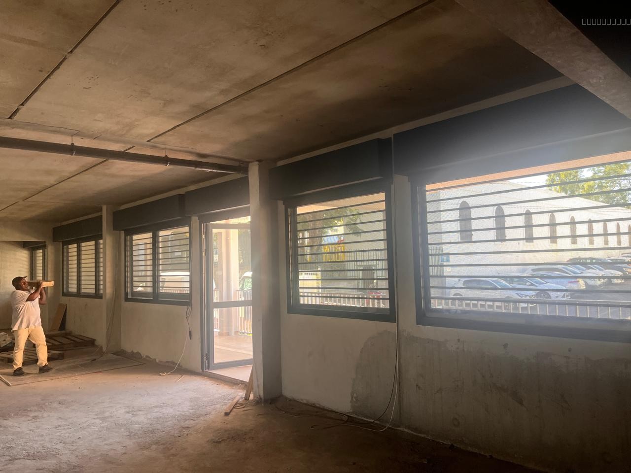 LOCAL COMMERCIAL DE 192m2 en centre ville de Saint Pierre — photo 5