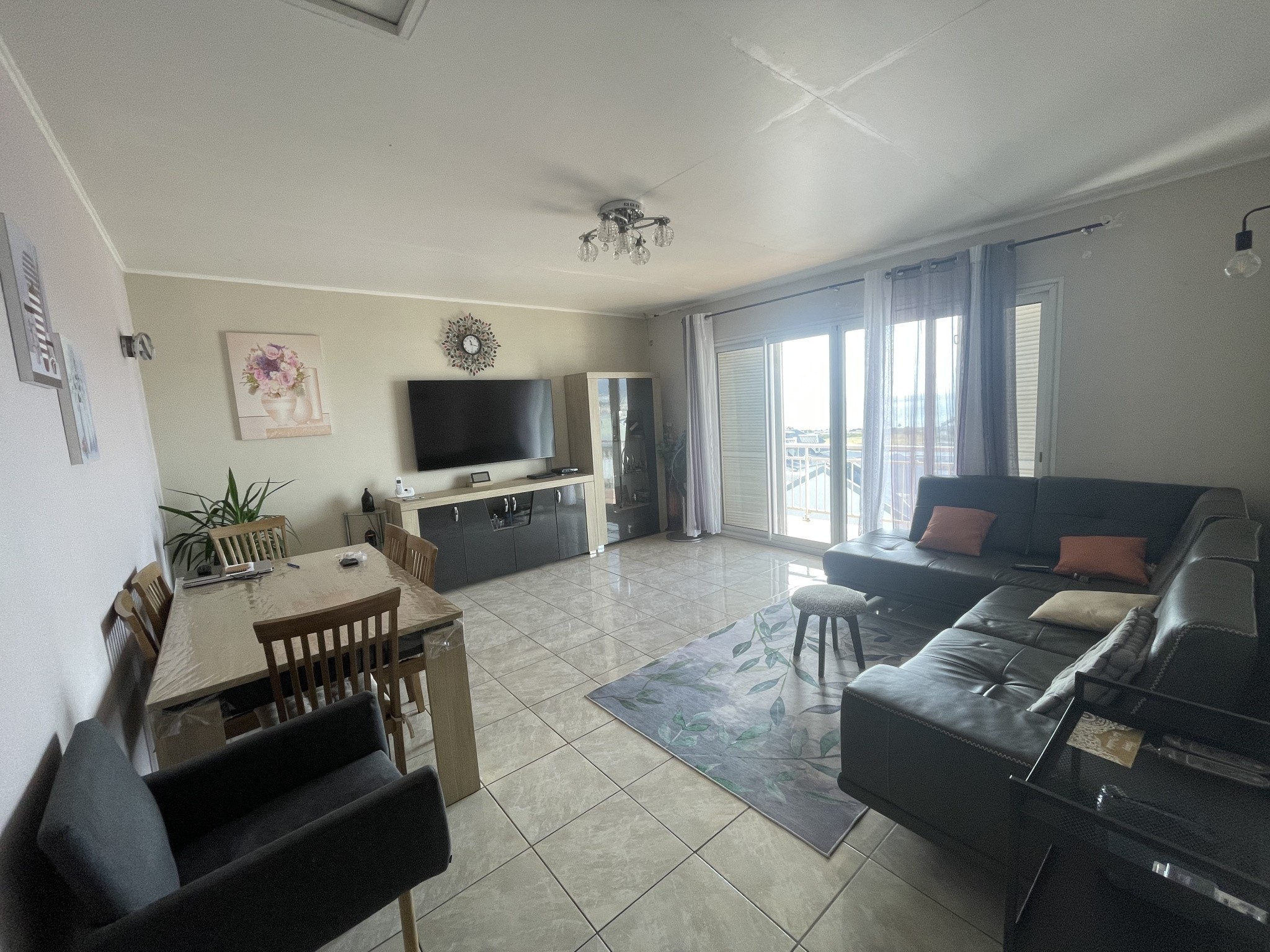 À vendre : Appartement T4 de 85 m2 au Centre-Ville de Saint-Denis, — photo 2