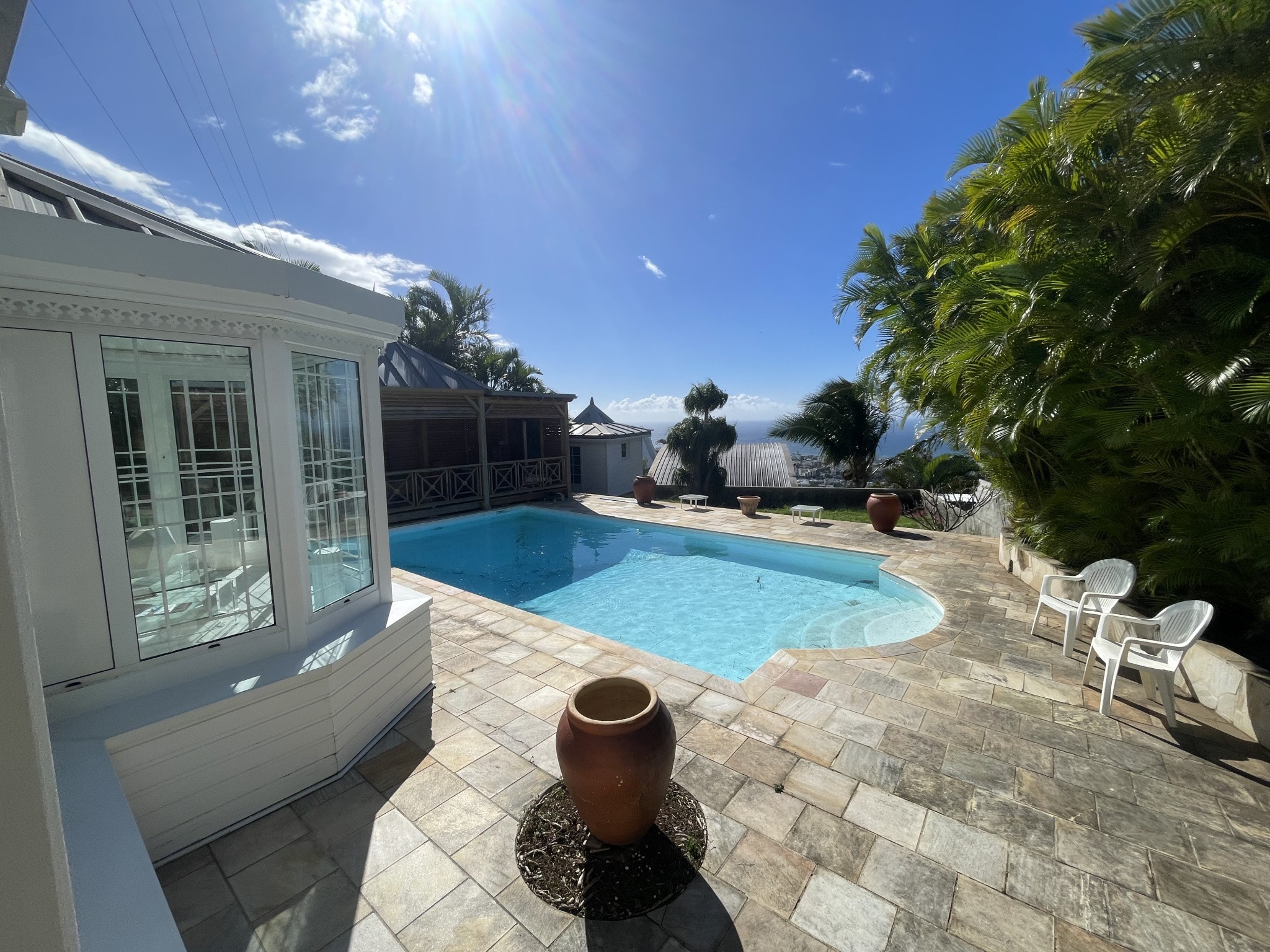 Charmante villa F5 avec piscine vue mer  sur terrain 800 m2 La Colline des Camélias — photo 17