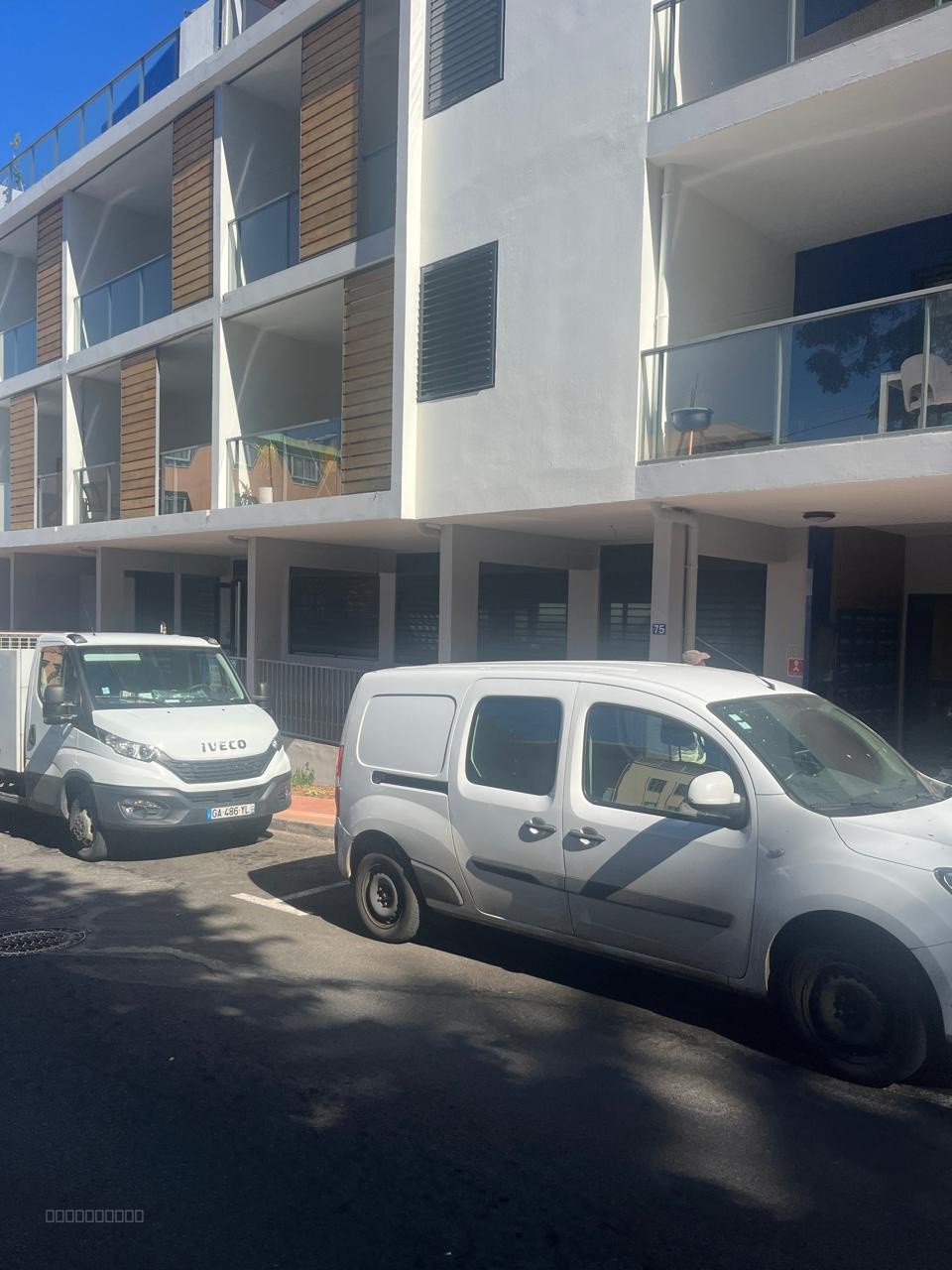LOCAL COMMERCIAL DE 192m2 en centre ville de Saint Pierre — photo 4