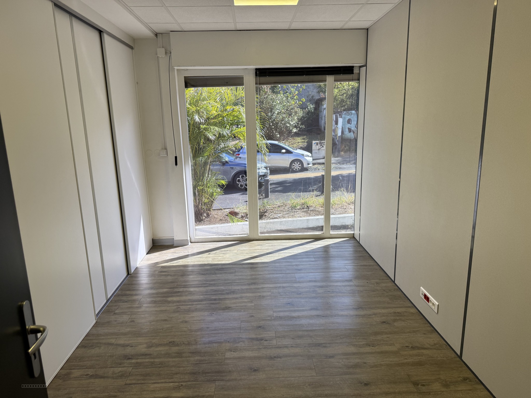 Local de 350 m2 avec parkings rue Général de Gaulle — photo 14