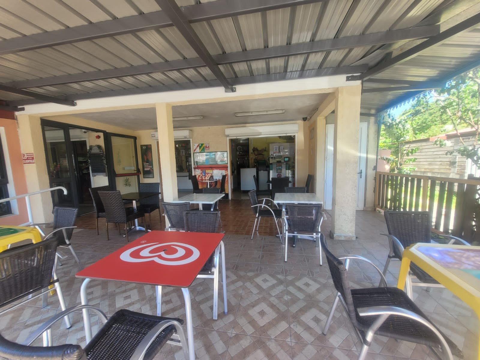 A vendre local restauration de 145 m2 avec un f4 de 110 m2 à l'étage sur Sainte Rose — photo 6