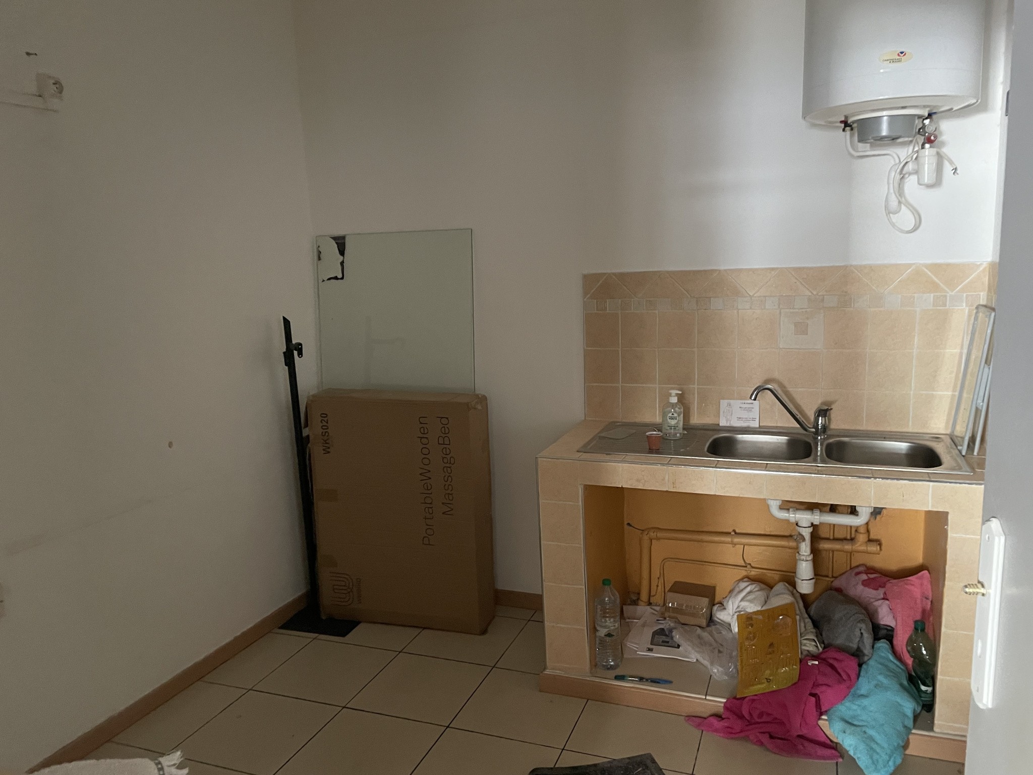 Local professionnel de 90 m2 au centre ville de Saint André — photo 4