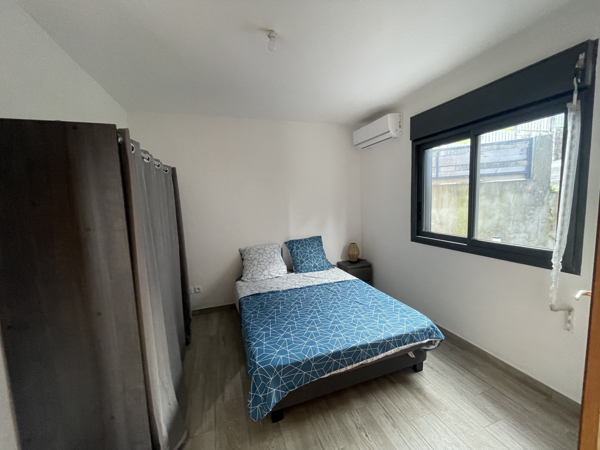 F2 meublé de 31 m2 avec piscine sur Petite île — photo 4