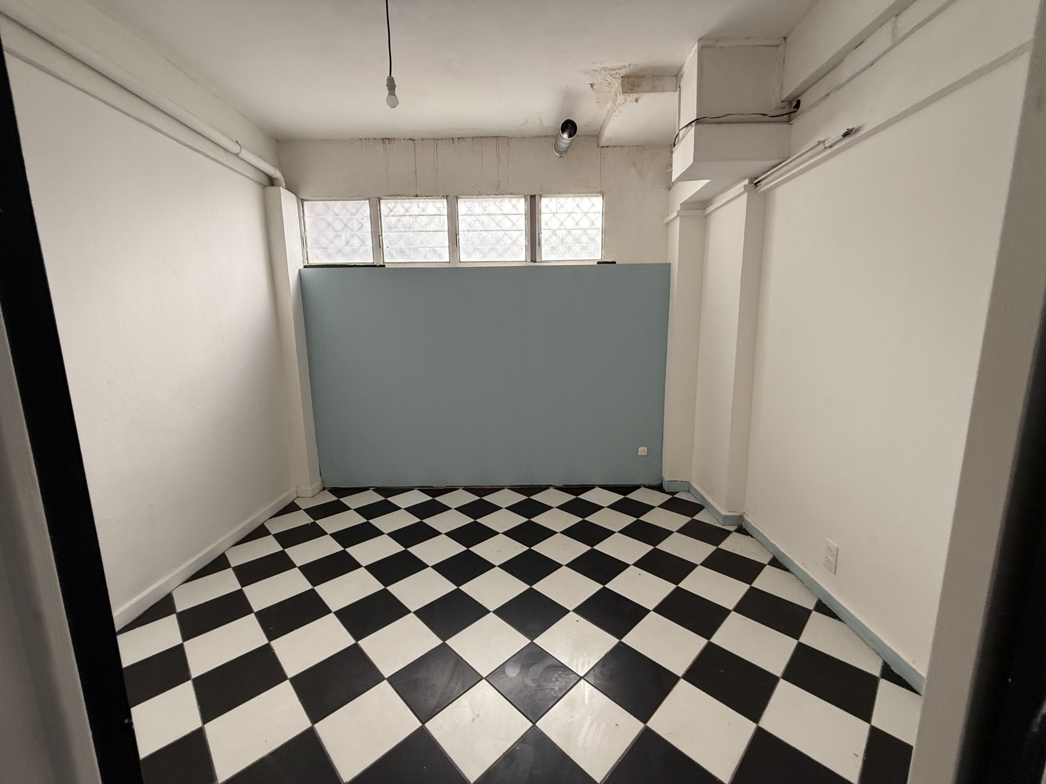 LOCAL DE 115 M2 AU BARACHOIS SAINT-DENIS — photo 4