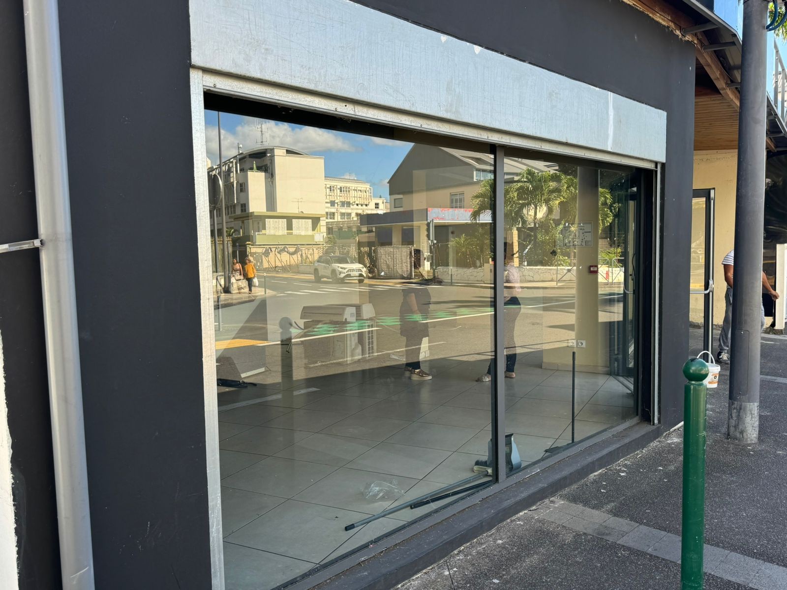 Local de 160 m2 face jardin de l'état à Saint Denis — photo 6