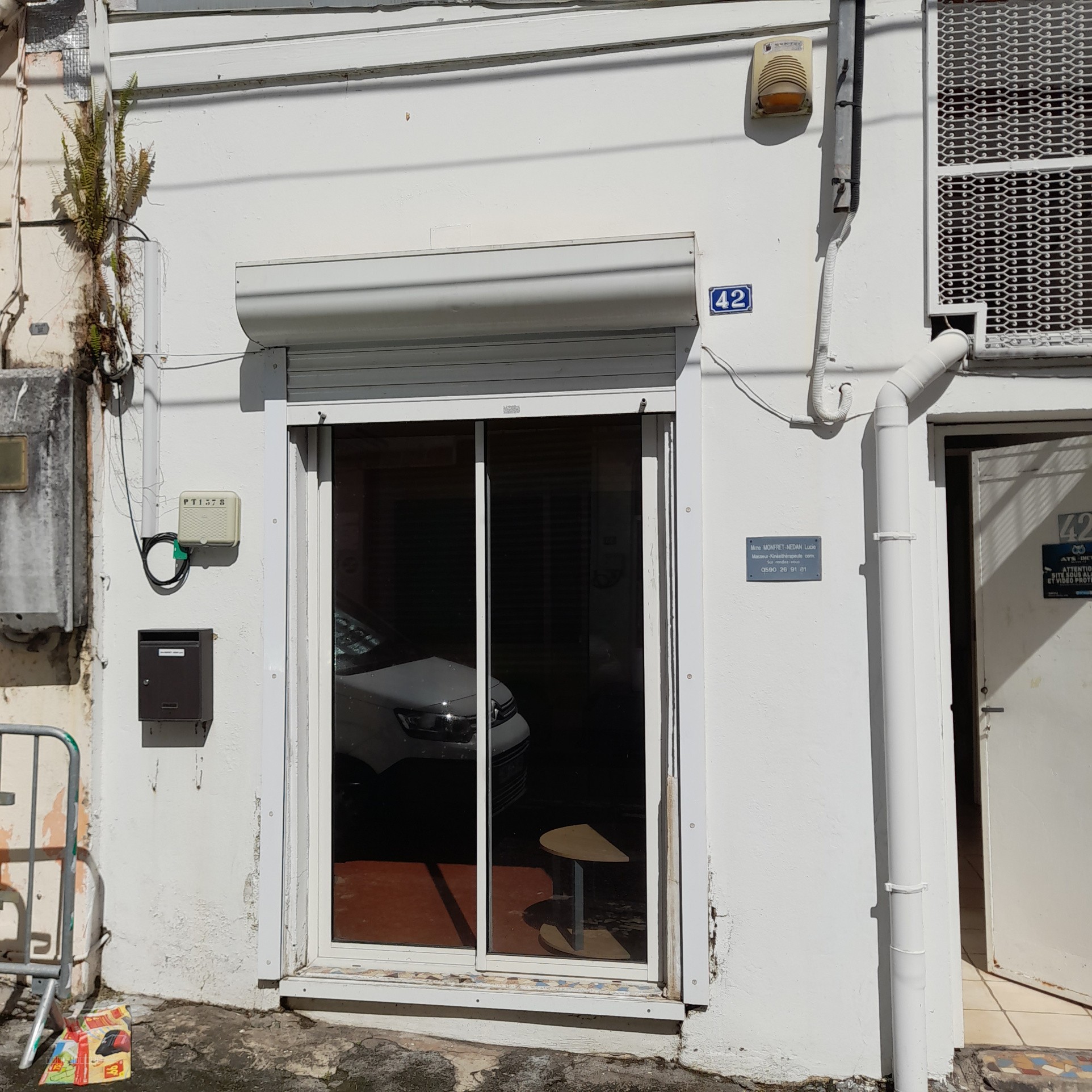 Beau Local Professionnel a Vendre en Zone Franche de Basse-Terre — photo 2