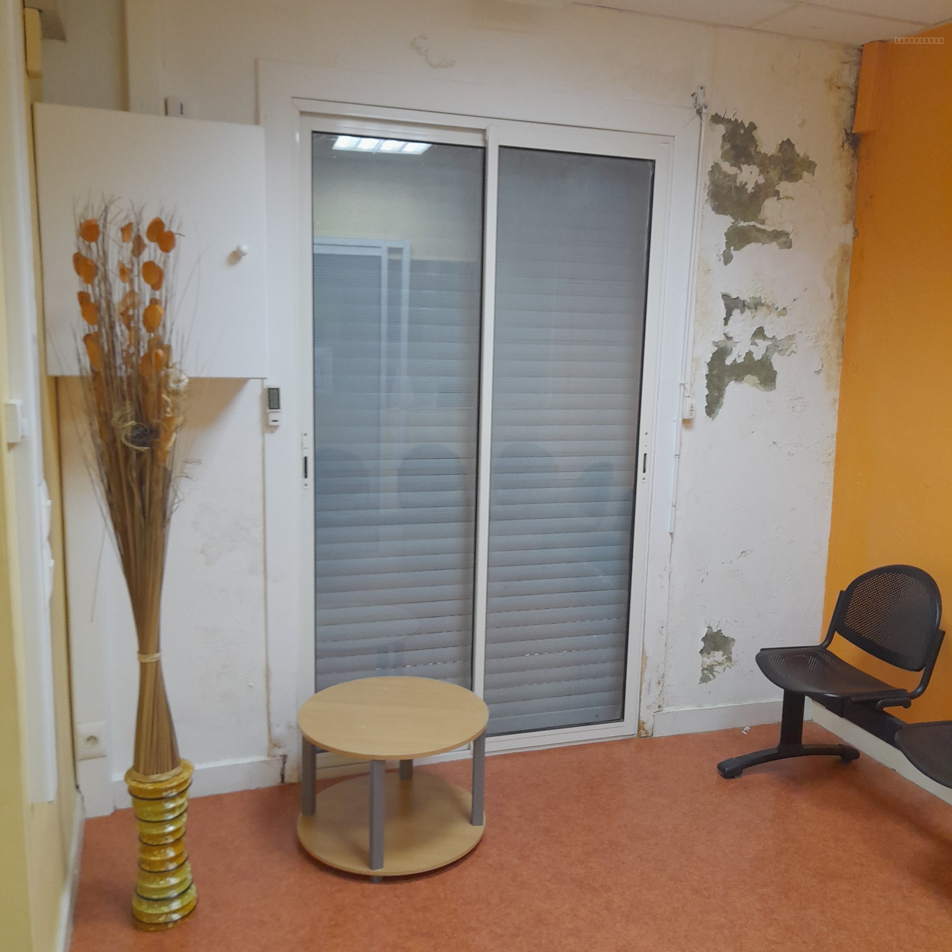 Beau Local Professionnel a Vendre en Zone Franche de Basse-Terre — photo 3