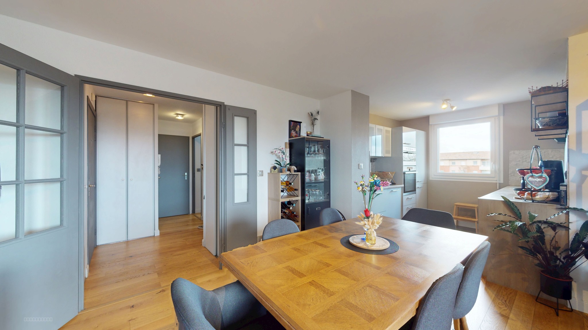 APPARTEMENT T.3 AVEC GARAGE ET PARKING A SAINT-MARTIN-DU-TOUCH. — photo 6