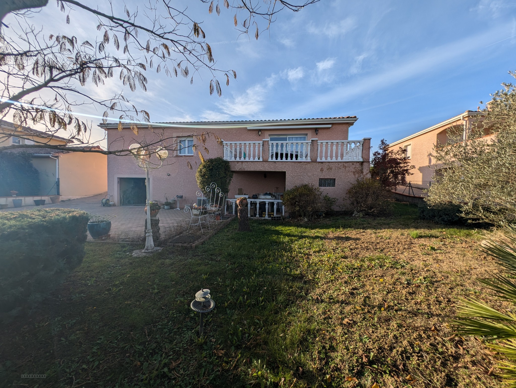 À VENDRE - Secteur L'Isle-Jourdain - Maison T4 lumineuse avec grand terrain arboré — photo 2