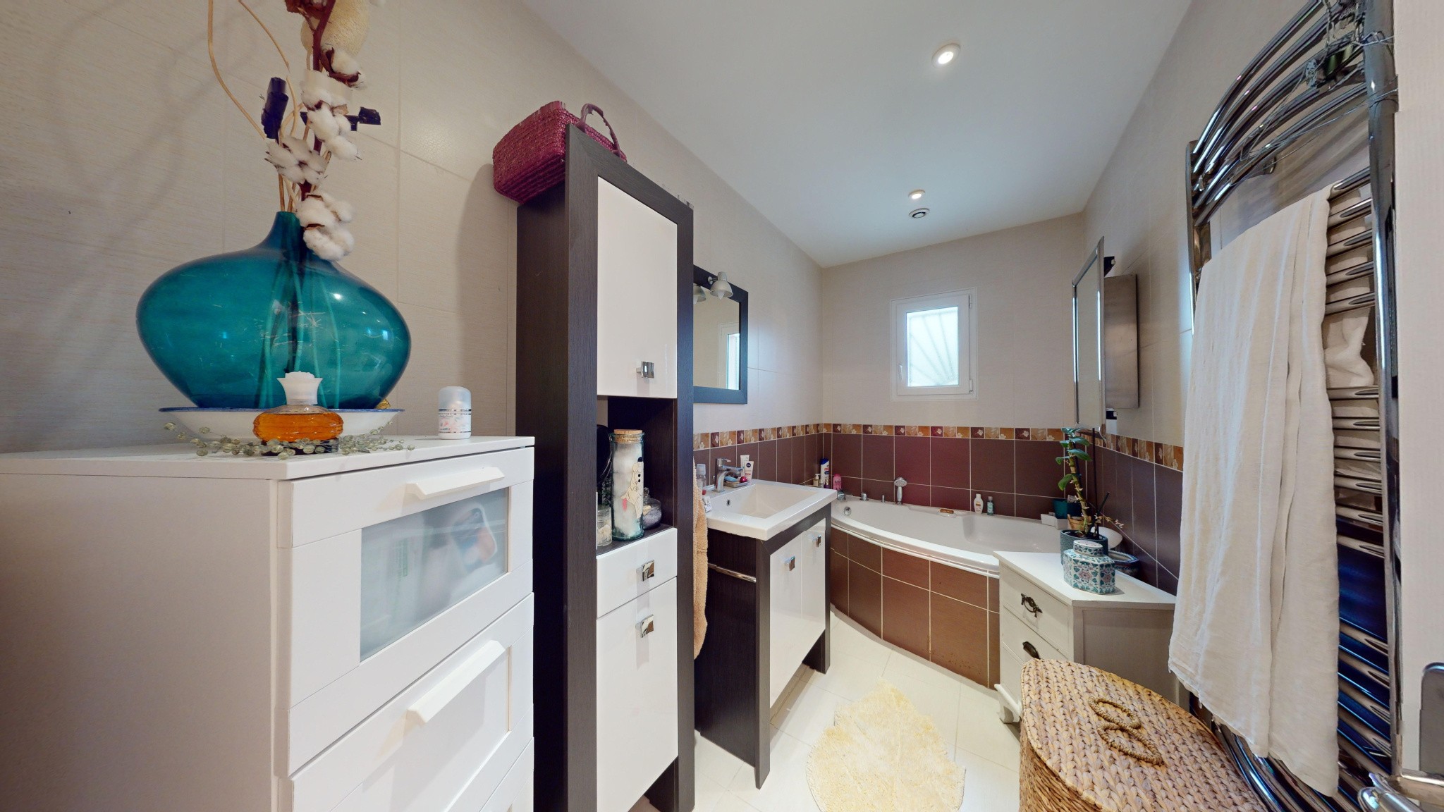 À VENDRE - Secteur L'Isle-Jourdain - Maison T4 lumineuse avec grand terrain arboré — photo 8
