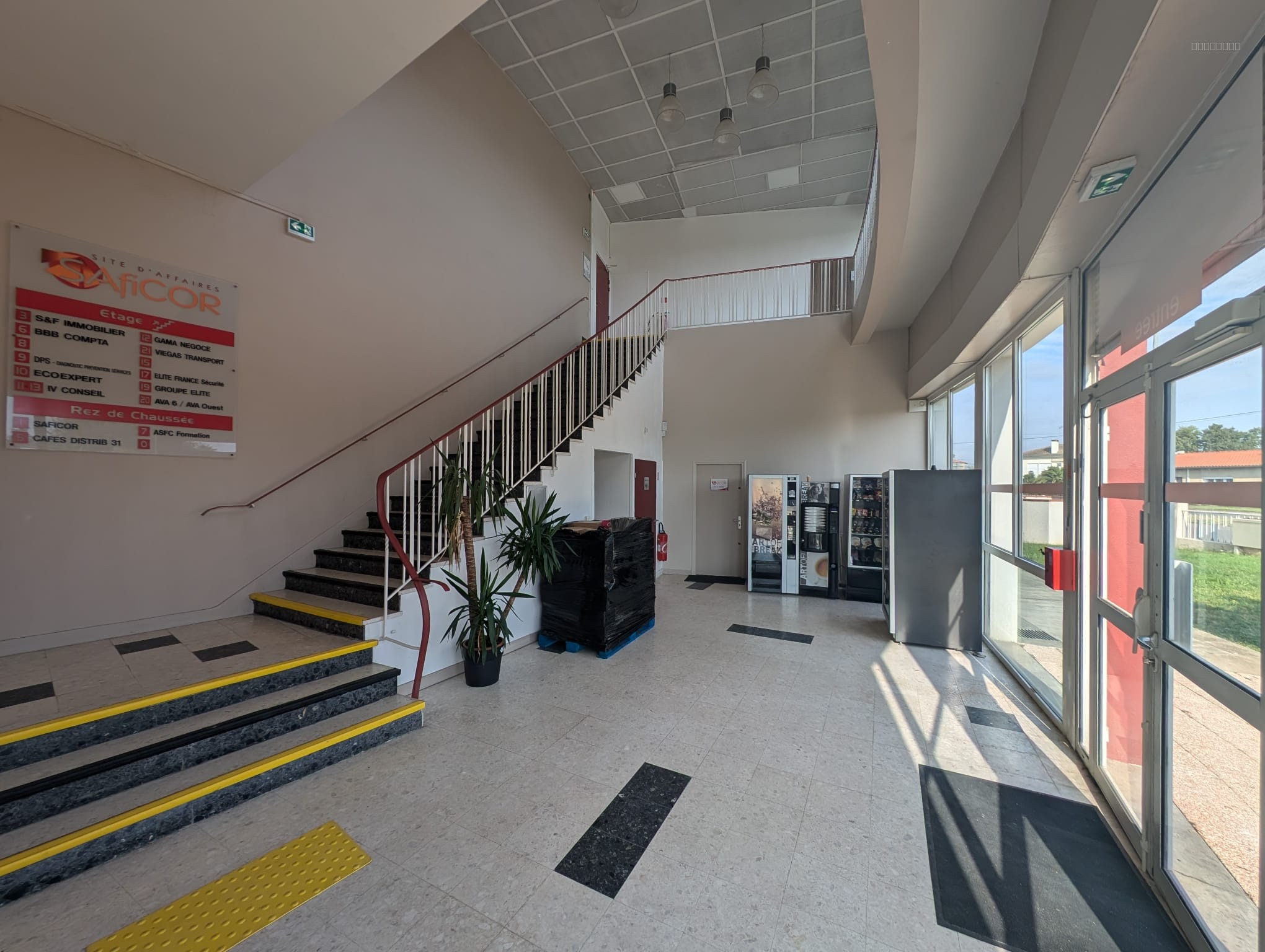 À Vendre - Immeuble de bureaux professionnel de 2800 m2 à Colomiers — photo 3