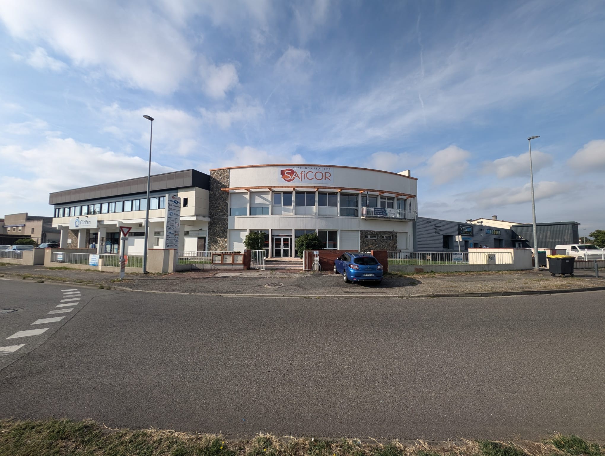 À Vendre - Immeuble de bureaux professionnel de 2800 m2 à Colomiers — photo 2