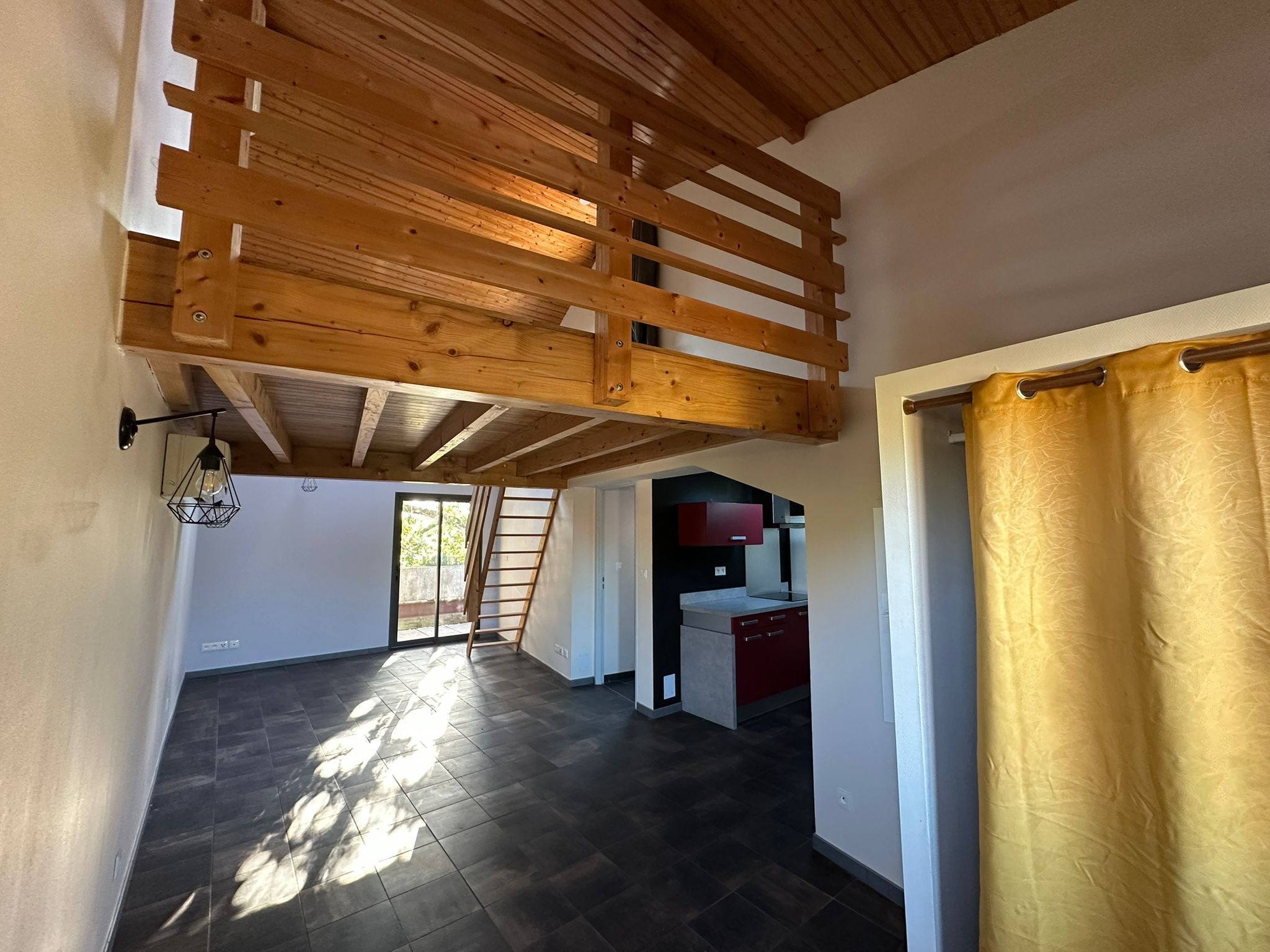 Appartement À Vendre   Charmant T1bis à Léguevin   40 m2 — photo 2