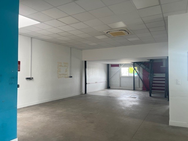 LOCAL 360 M2 ZONE COMMERCIALE — photo 6