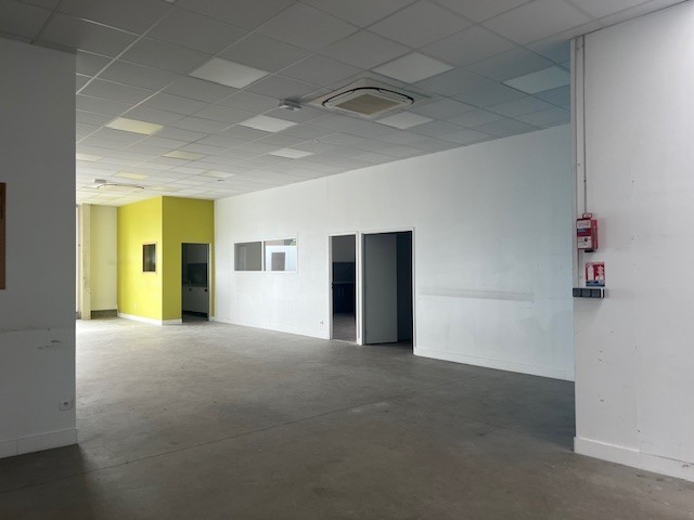LOCAL 360 M2 ZONE COMMERCIALE — photo 5