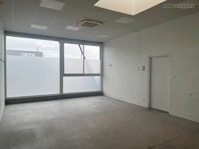 LOCAL 360 M2 ZONE COMMERCIALE — photo 3