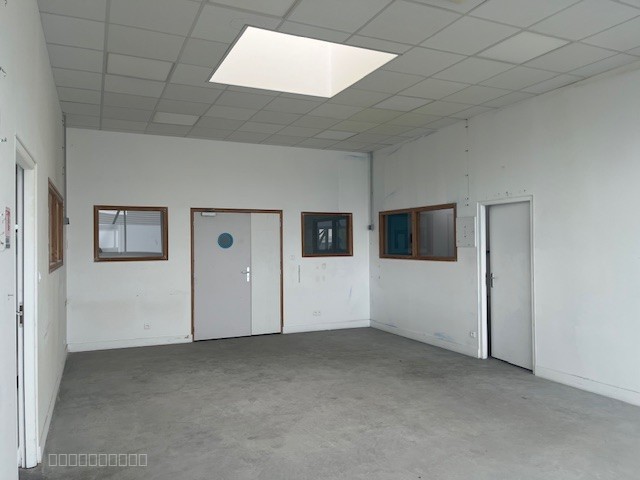 LOCAL 360 M2 ZONE COMMERCIALE — photo 10