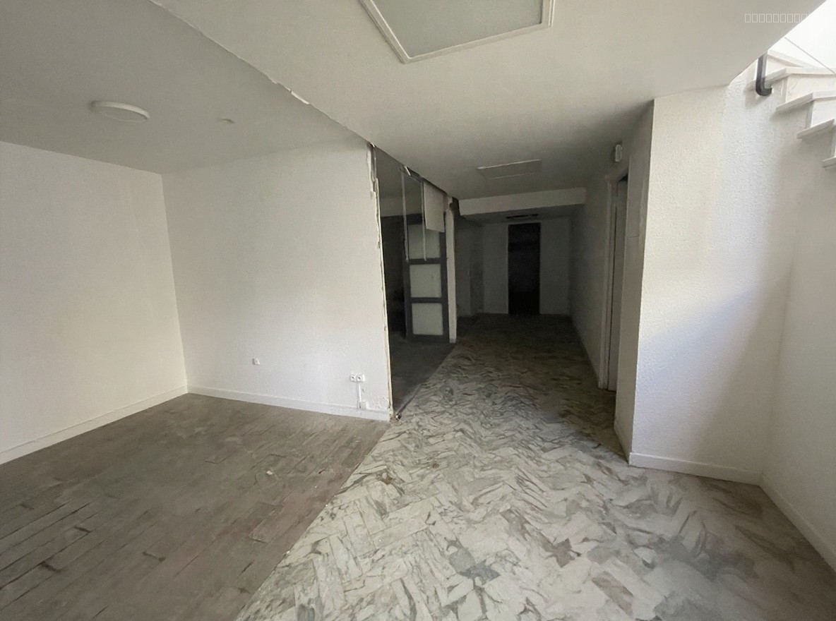 Rare en pied de gare : Local commercial de 182m2 très lumineux en bail neuf — photo 5
