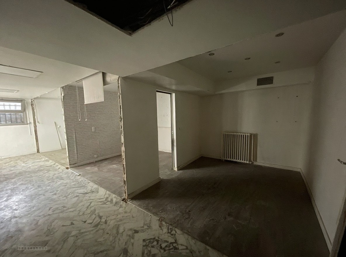 Rare en pied de gare : Local commercial de 182m2 très lumineux en bail neuf — photo 6