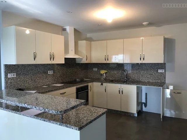 Cuisine équipée — maison à vendre à St remy — 144 m²