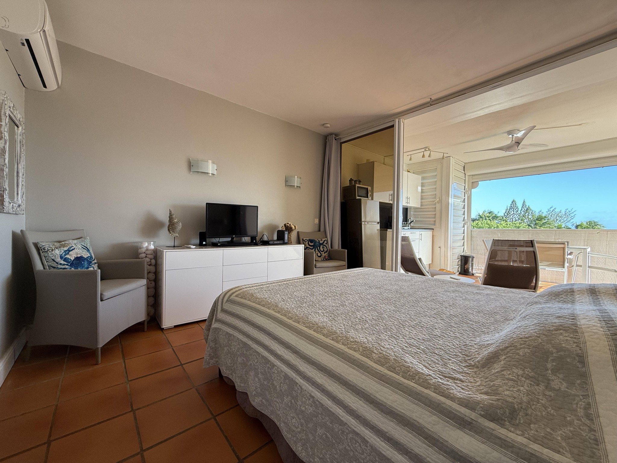 Appartement aperçu mer avec plage et piscine — photo 3