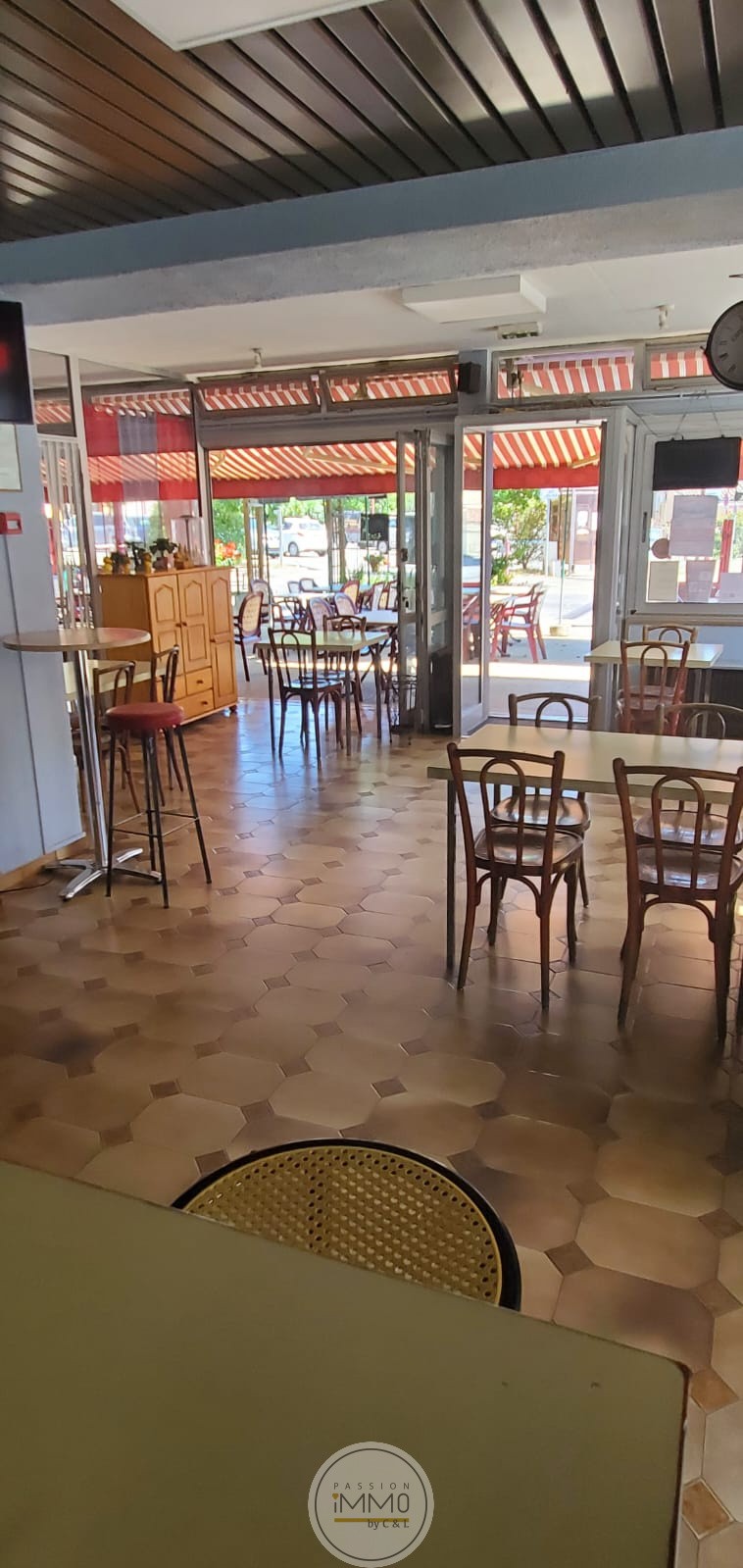 À VENDRE, FONDS DE COMMERCE HÔTEL-RESTAURANT AVEC LES MURS ? CENTRE-VILLE D'EYGUIANS — photo 6