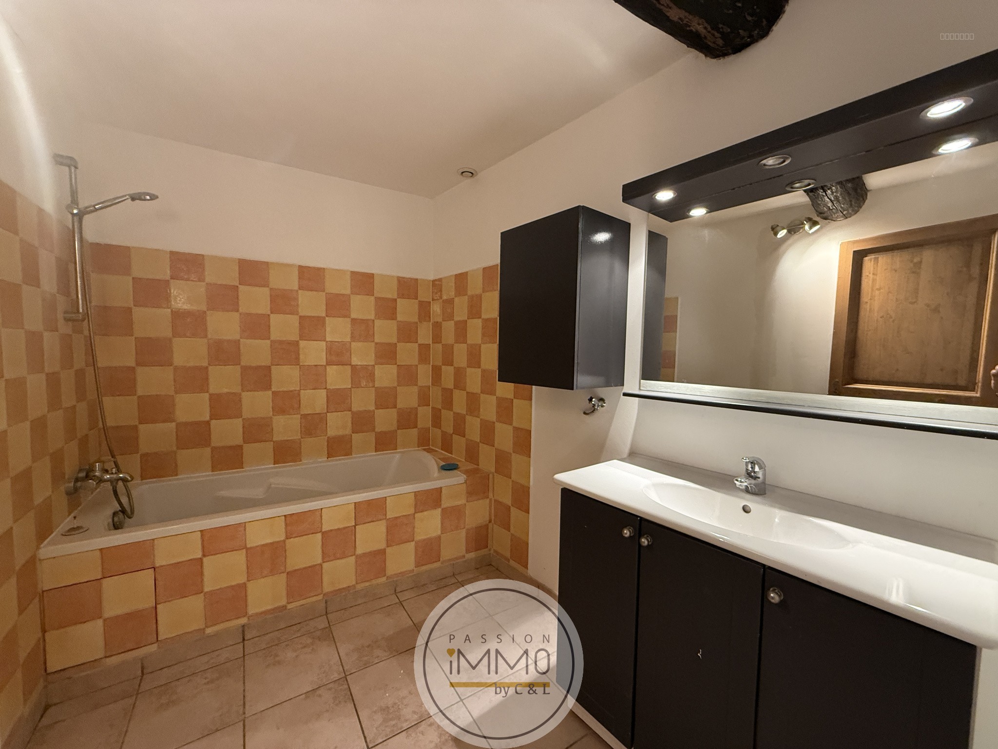 En exculsivité a Ribiers, maison de village avec grange. — photo 3
