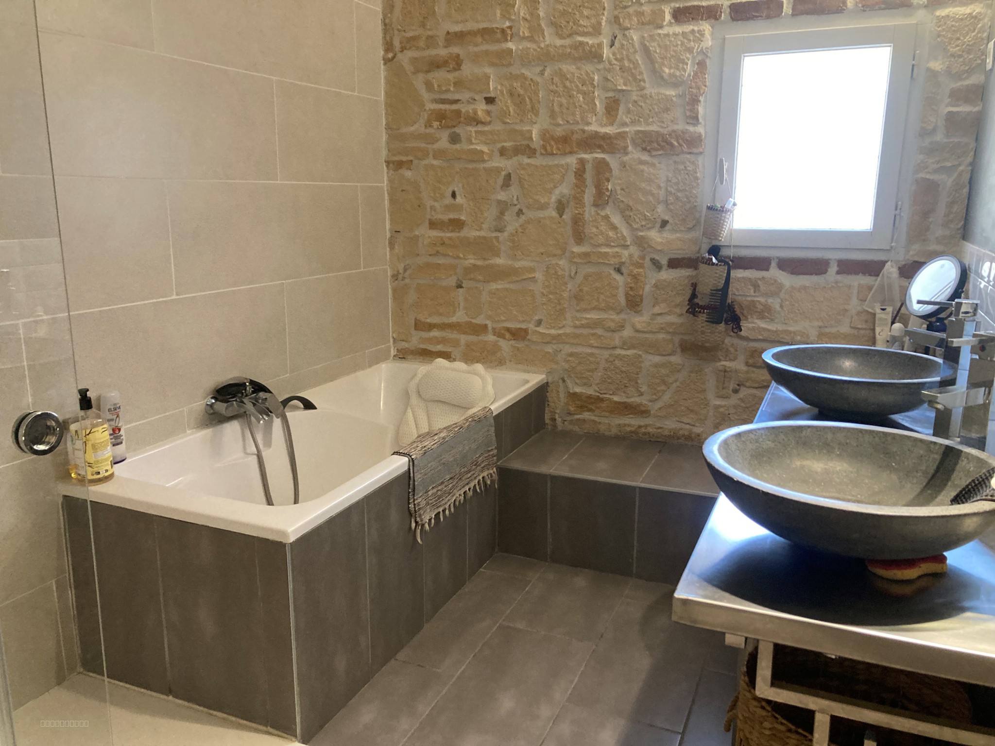 Carcassonne sud, dans un village tous commerces, belle maison vigneronne entièrement rénovée avec garages et p — photo 20