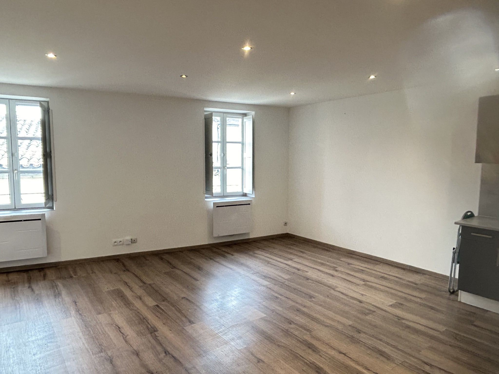 QUARTIER CAPUCINS - T2 BIS - CLIMATISATION REVERSIBLE — photo 4