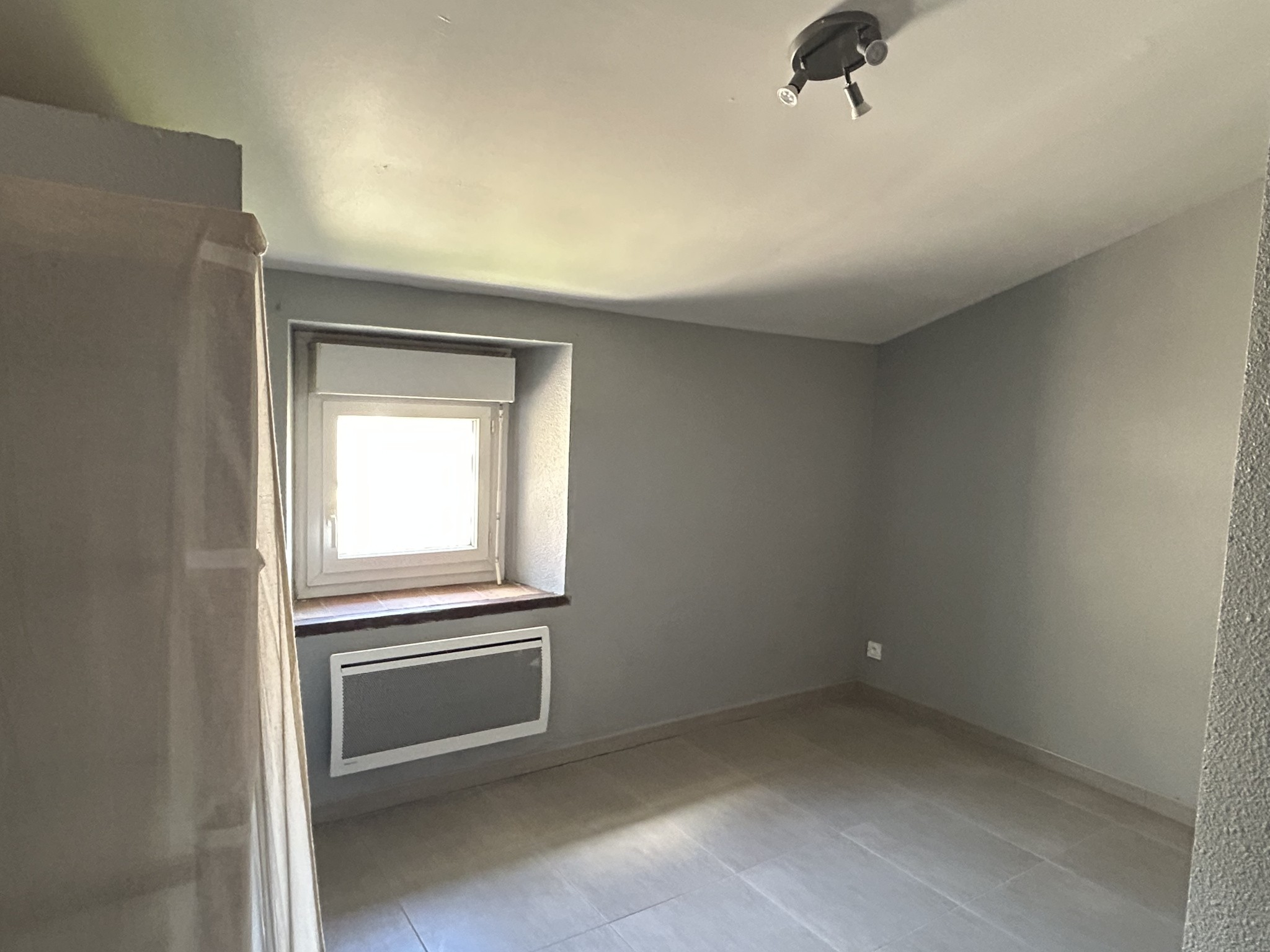 QUATIER 4 CHEMINS - T2 - ENTIEREMENT RENOVE — photo 2
