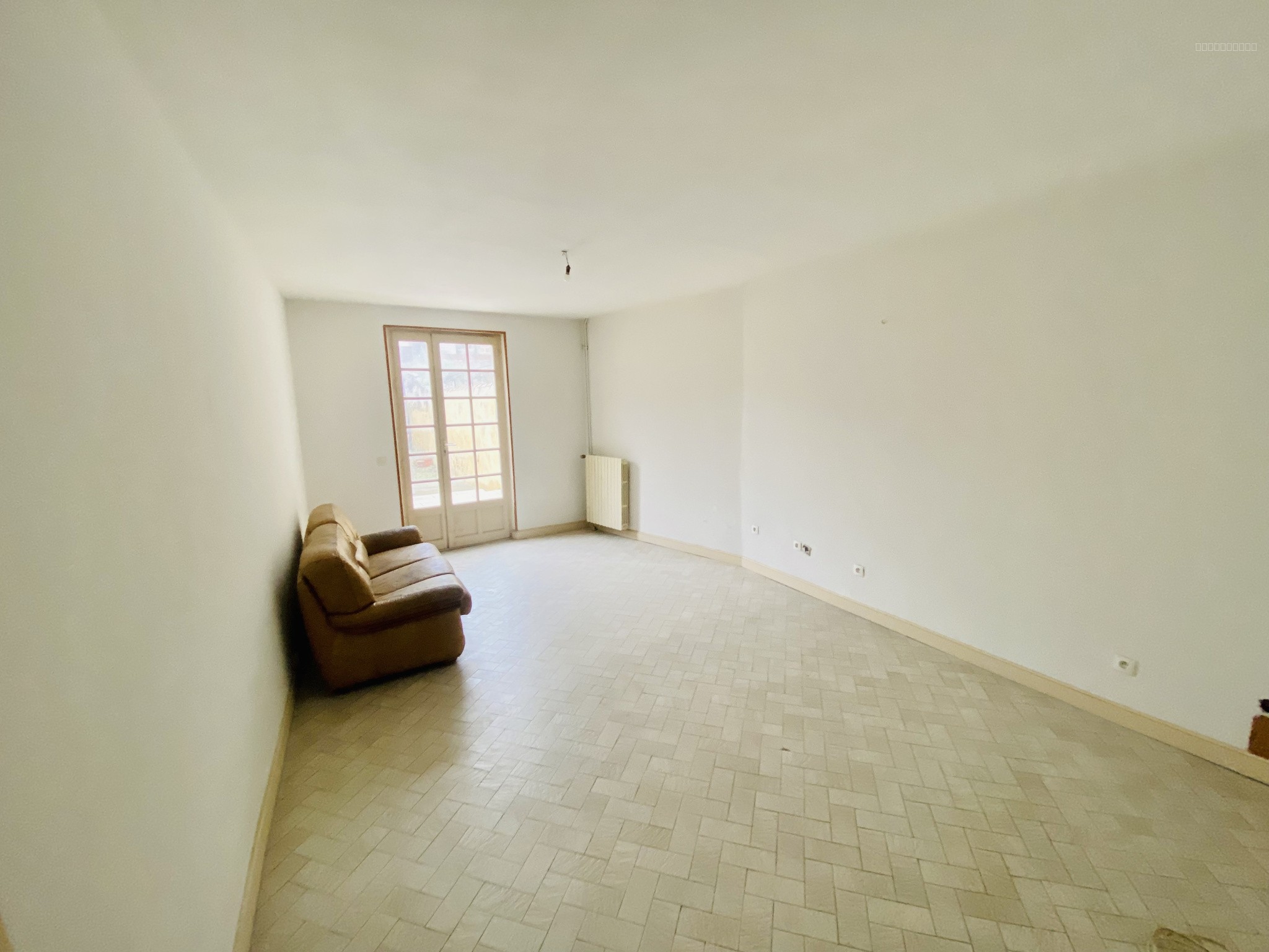 Centre de Castelnaudary Immeuble: 3 appartements, jardin, local commercial et cave — photo 9
