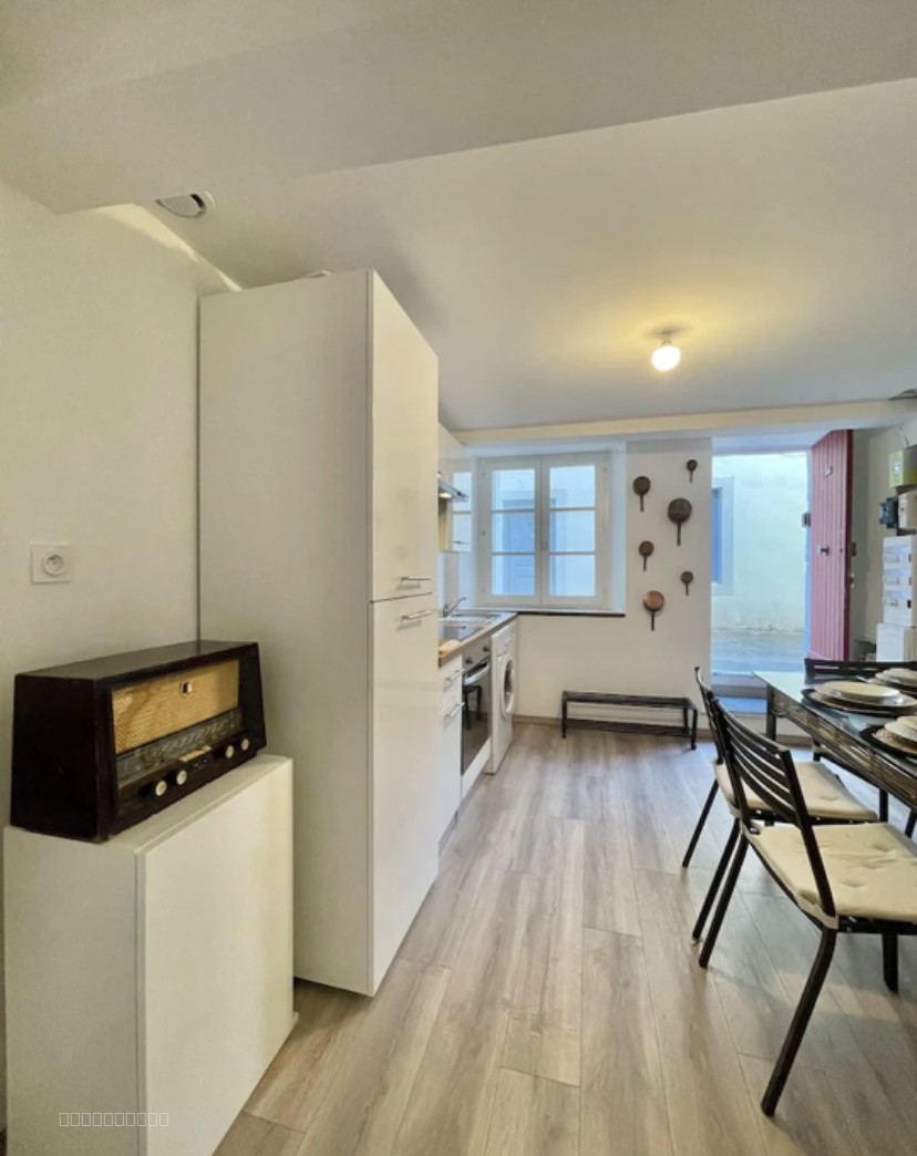 Au pied de la Cité maison avec patio, dépendance et jardin — photo 2