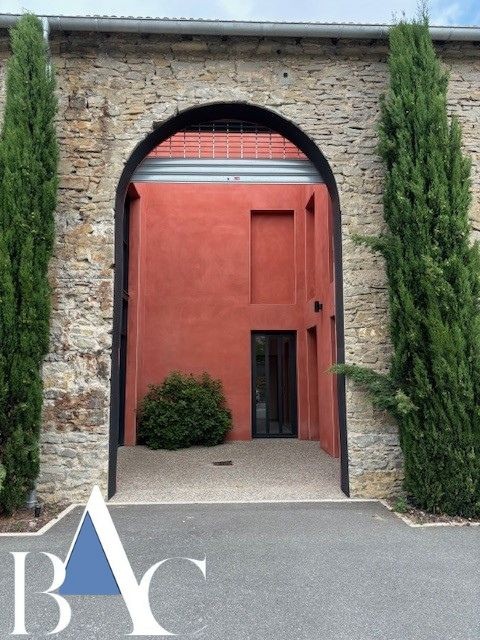 OCCITANIE - A CARCASSONNE - BUREAUX  PROFESSIONNELS - PRESTIGE  + PLACES DE STATIONNEMENT — photo 2
