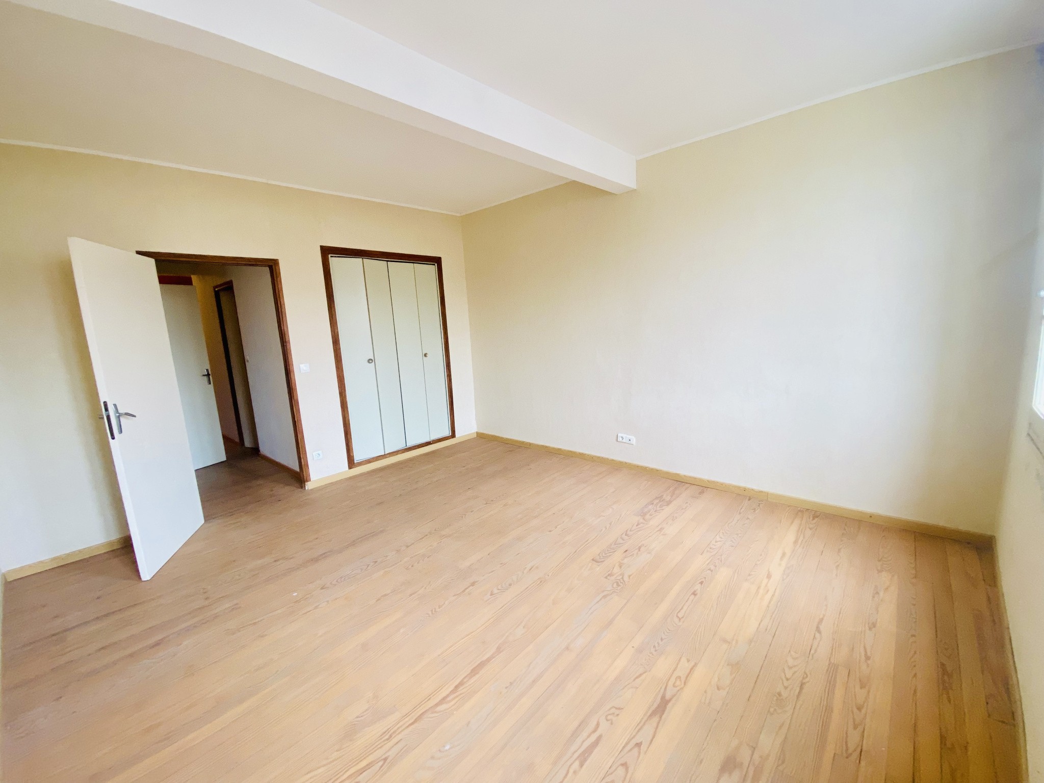 Centre de Castelnaudary Immeuble: 3 appartements, jardin, local commercial et cave — photo 7