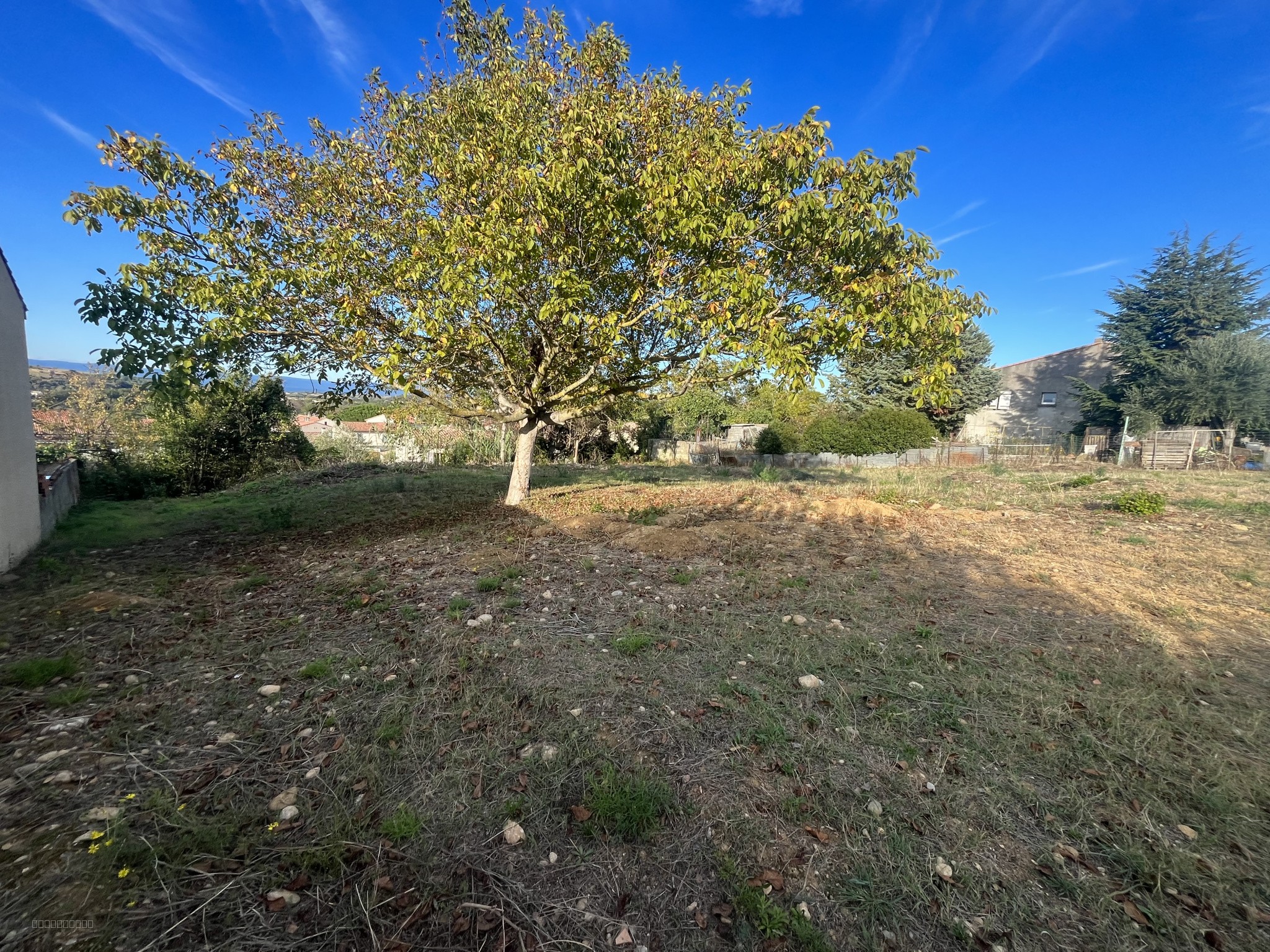 Pomas: terrain constructible de 1024 m2 — photo 2