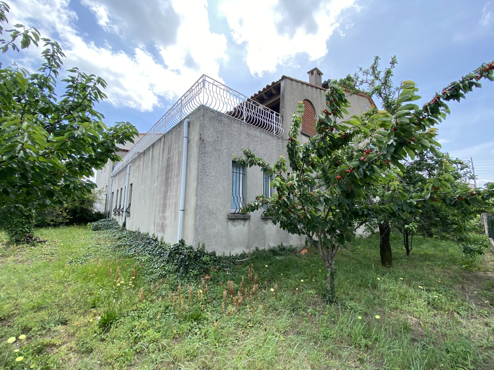 Spacieuse maison avec atelier de 220 m2, terrasses, garages et jardin de 600m2 — photo 2