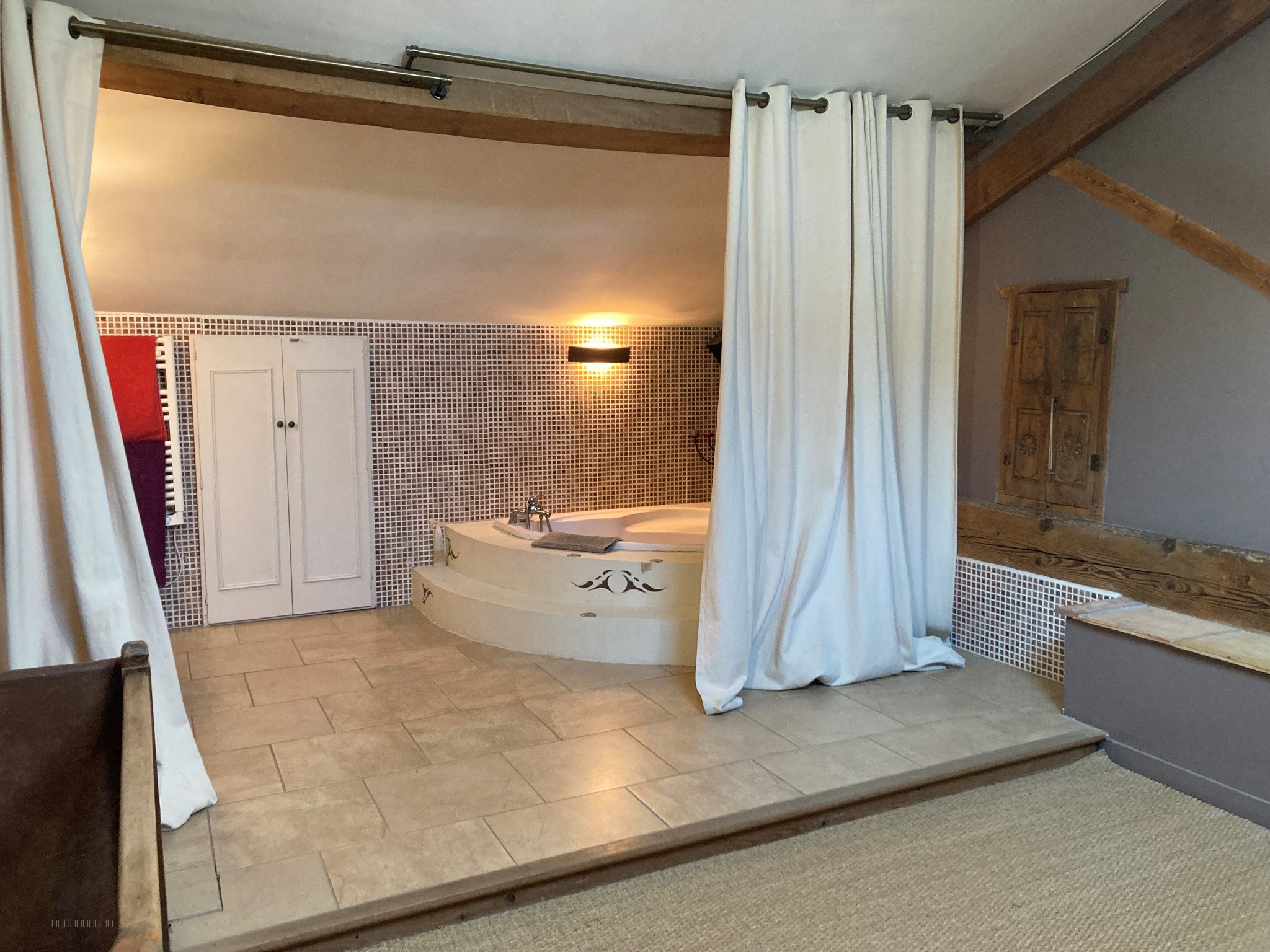 Carcassonne sud, dans un village tous commerces, belle maison vigneronne entièrement rénovée avec garages et p — photo 16