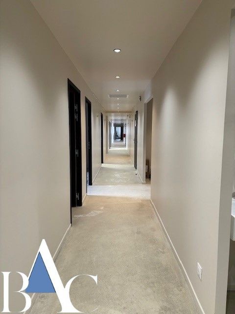 OCCITANIE - A CARCASSONNE - BUREAUX  PROFESSIONNELS - PRESTIGE  + PLACES DE STATIONNEMENT — photo 6