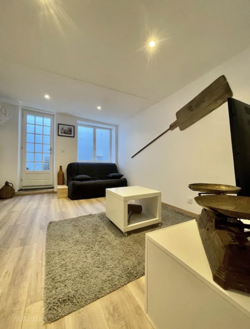 Au pied de la Cité maison avec patio, dépendance et jardin — photo 4