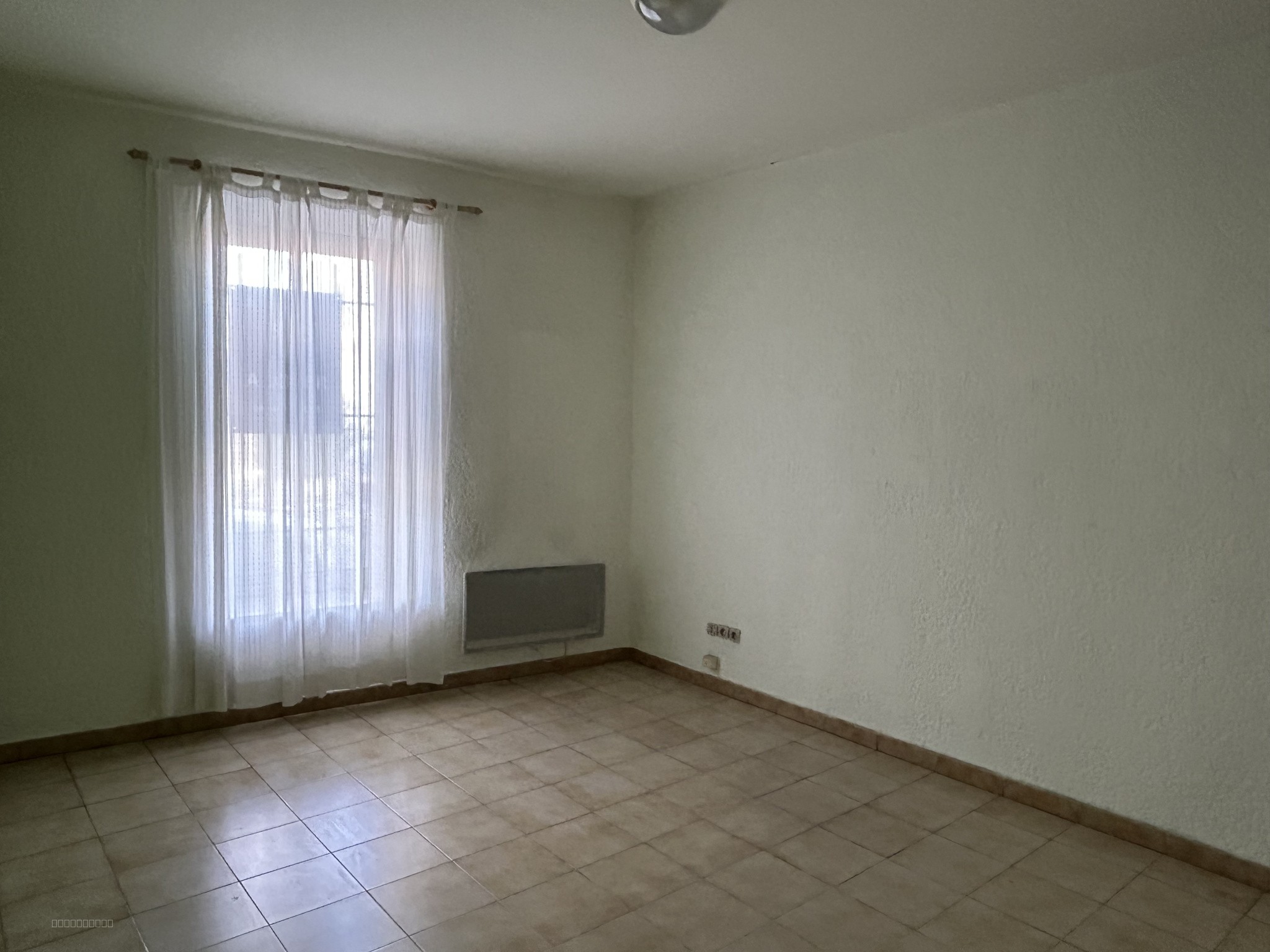 LOCAL PROFESSIONNEL - 84 M2 - ROUTE DE NARBONE — photo 6