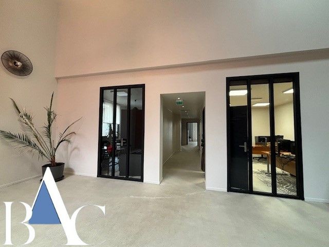 OCCITANIE - A CARCASSONNE - BUREAUX  PROFESSIONNELS - PRESTIGE  + PLACES DE STATIONNEMENT — photo 5