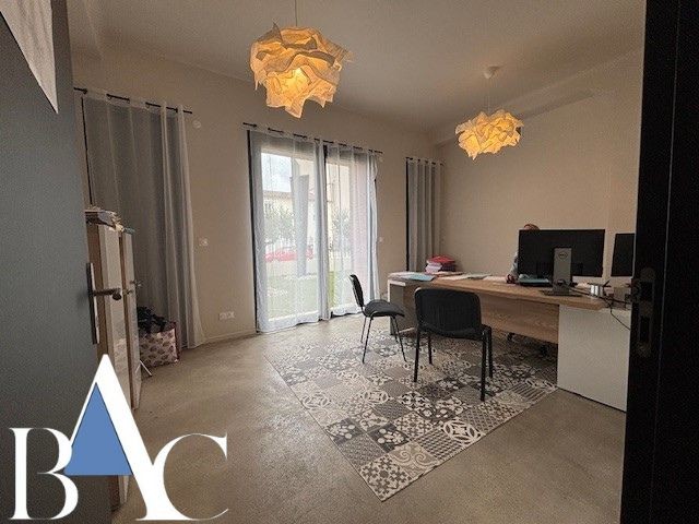 OCCITANIE - A CARCASSONNE - BUREAUX  PROFESSIONNELS - PRESTIGE  + PLACES DE STATIONNEMENT — photo 9