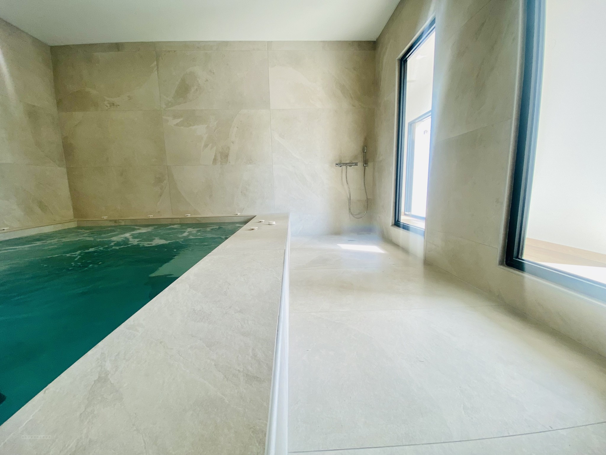 CARCASSONNE NORD: Magnifique villa de 350 m2 habitable, piscines et dépendance sur 4500 m2 de terrain — photo 12