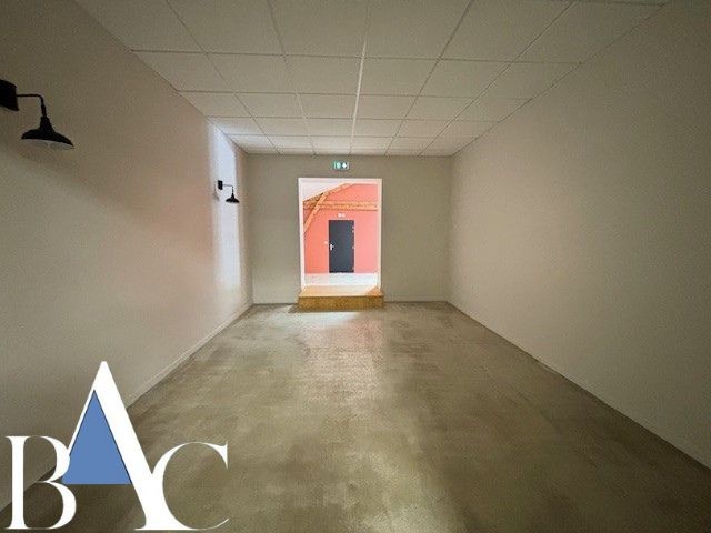 OCCITANIE - A CARCASSONNE - BUREAUX  PROFESSIONNELS - PRESTIGE  + PLACES DE STATIONNEMENT — photo 12