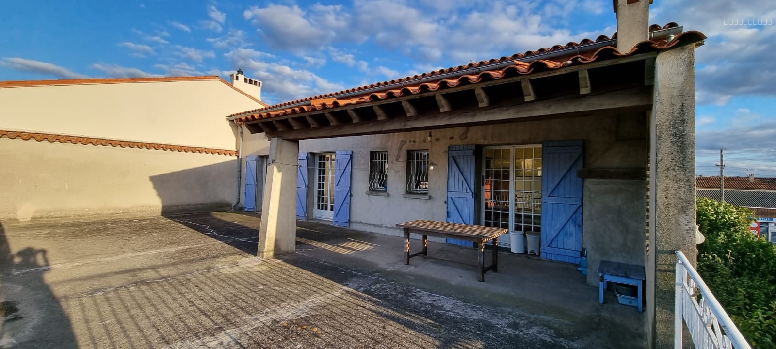 Spacieuse maison avec atelier de 220 m2, terrasses, garages et jardin de 600m2 — photo 7