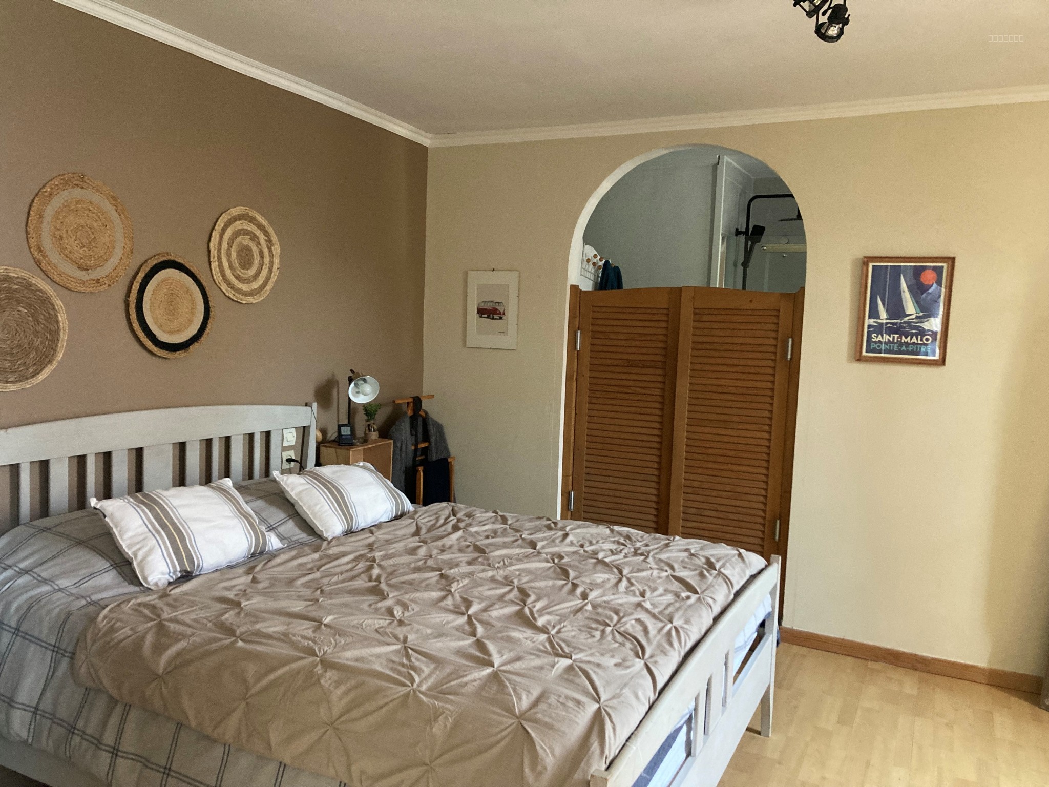 Carcassonne sud, dans un village tous commerces, belle maison vigneronne entièrement rénovée avec garages et p — photo 19