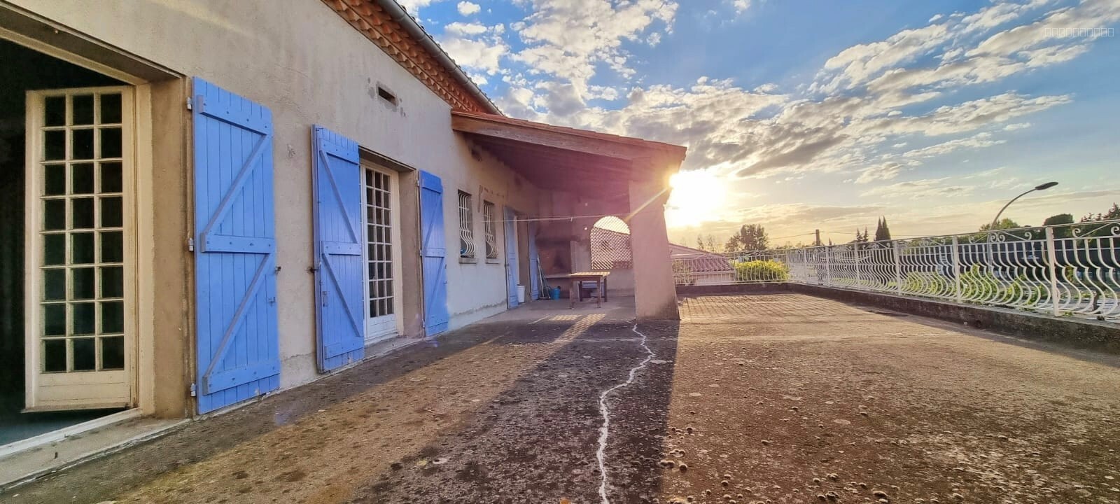 Spacieuse maison avec atelier de 220 m2, terrasses, garages et jardin de 600m2 — photo 3